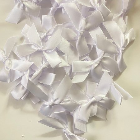 100ببيونة لون أبيض مقاس1.5cm